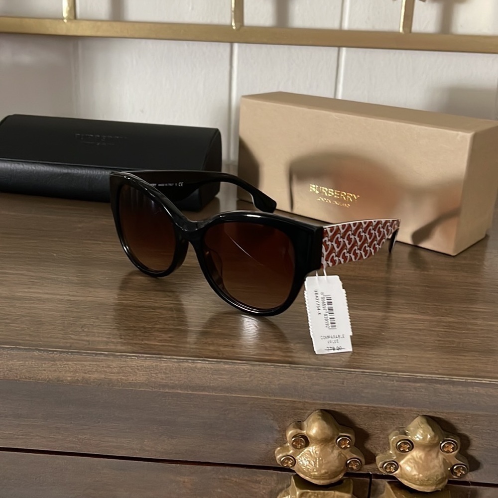 Brand new Burberry sunglasses - Picture 4 of 8